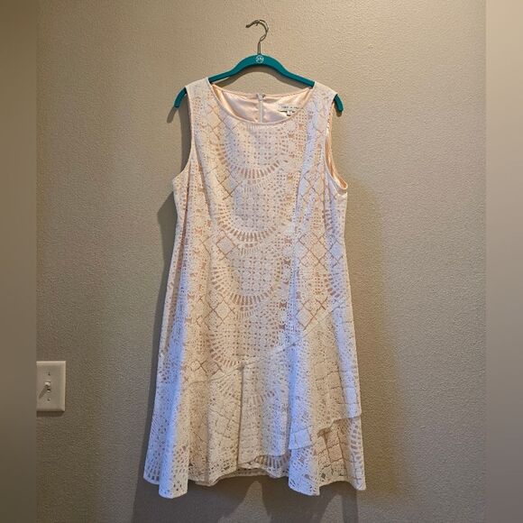 Katherine Kelly Elegant Asymmetrical Lace Dress Sz 14 - Picture 1 of 3